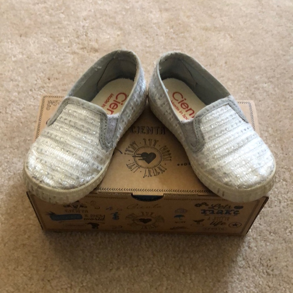 Cienta Silver and Gray Sneakers Slip-On Style